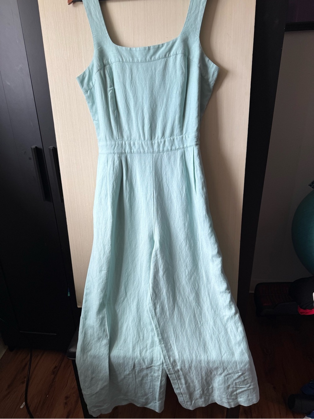 Sleeveless Square-Neck Mint Green Women’s jumpsuit